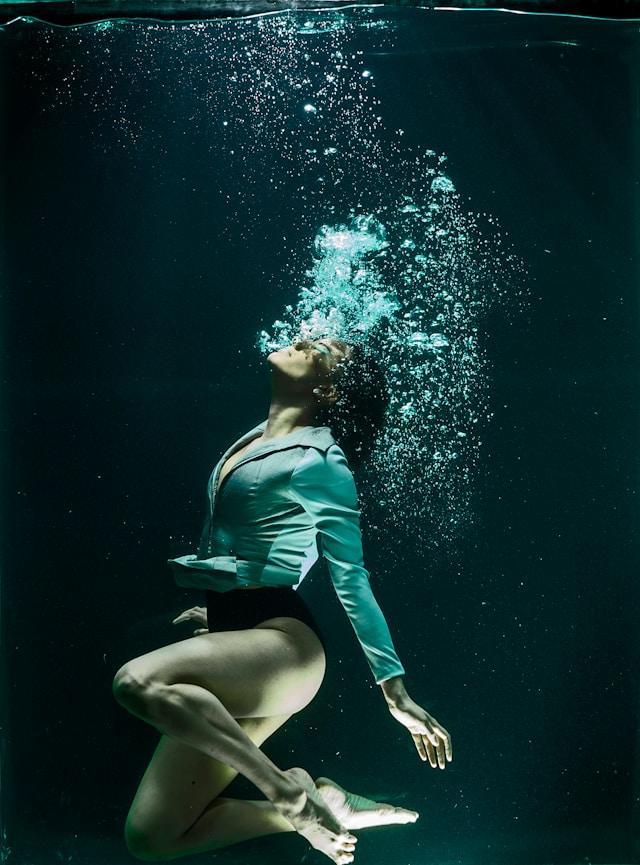 femme dans l'eau