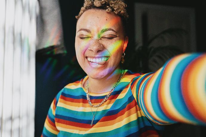 femme happy