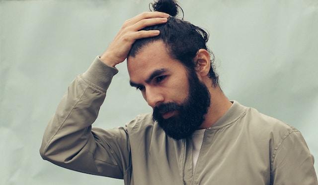homme barbu
